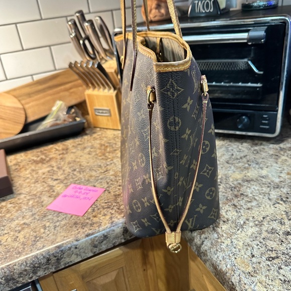 Louis Vuitton Neverfull MM - Picture 10 of 14